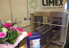 Limex and Chrysal cooperate by Clean Touch. Chrysal Clean Touch is a ready-to-use product for santising work areas, tools and containers. It is odourless and effective against bacteria up to four weeks.