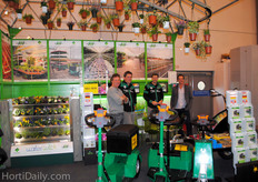 Wilfred Lange and Johan ten Veen underneath the Metazet/Formflex machines