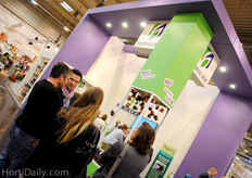 As usual we found Don Kester at Horticoop, busy explaining everything about the new Cleanpot System.