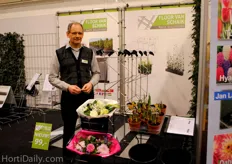 Floor van Schaik shows his new rack solutions. It's a clean and fresh way to present your containers, pots and flowers and the price is very friendly as well.