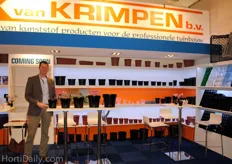 Jacob van Ballegooijen showed the new Van Krimpen container pots. A bigger buffer can be realised in these pots, it's easy to sticker and the loading is updated.