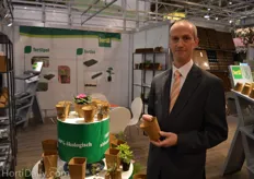 Fred Schenk from Fertil with a 100% ecological pot.
