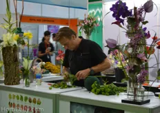 Ton van Jaarsveld from Floral Design. He was making bouquets of the flowers from mainly Anthura, Fides, Van Den Bos.