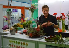 Ton van Jaarsveld from Floral Design. He was making bouquets of the flowers from mainly Anthura, Fides, Van Den Bos.