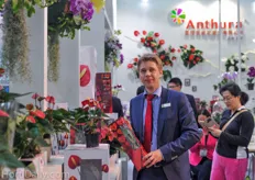 Henk Vaandrager of Anthura was informing Chinese florists and customers with ideas of retail presentation and customer approach.