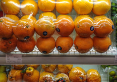4 usd for 4 oranges.