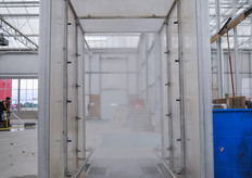 Hygiene and disinfection are a very important matter to Roelands. This self-made installation is used to make sure that all incoming trolleys and carts are cleaned comprehensively. Even the wheels get a treatment with chlorine.