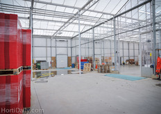 Another hygiene safety measure; the incoming area for dirty material is separated from the outgoing expedition area with clean materials.