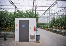 Inside the 22 acre glasshouse, two of these restrooms can be found. This also delivers savings in labour costs, as workers do not have to go back to the beginning of the greenhouse anymore.