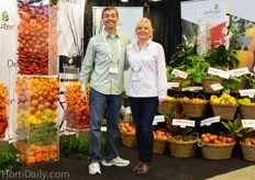 Rafael Lacaz Ruiz and Yolanda Przytocki of De Ruiter Seeds won the award for the best booth in the starting material category.