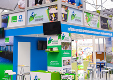 The entire team of Meteor, Genap, and Excalibur Plastics at their fantastic new booth.