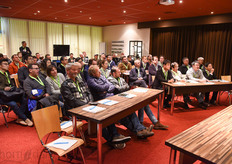 The tour started at GreenPack. Owned by six of the largest Dutch greenhouse vegetable growers, Greenpack is one of the largest packing distribution centers for fresh produce in Western Europe.