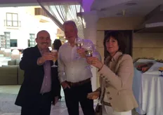 Salud, Pedro Albaladejo, Leo and Nel Nugteren toast on 20 years of cooperation.