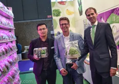 Su Zhang, John Bijl and Joep Matthee with the new ViVi greenhouse in a bag concept.