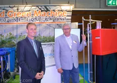 Jan Nevermann of Menno Chemie-Vertrieb en Eric Gerritsma of Holland Green Machine. They present a new method in cleaning the greenhouse inside.