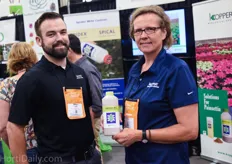 Joe and Heidi of Koppert Biological Systems Inc. Koppert's Swirski-mite bottle is now available in a 1 liter size in order to increase the quality of application and introduction.