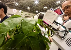 This robot is able to measure CO2 assimilation of the crop.
