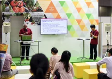 Arco van der Hout and Hidefumi Aso of Delpy Japan giving a presentation at the Seiwa booth.