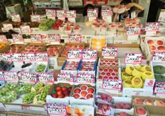 At most Japanese retailers and at this Tokyo Metropolitan Central Wholesale Market, a large variety of fruit and vegetables where offered in special packaging, offering loose fruits in protective foam net.
