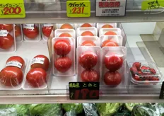 Large, pink beefsteak tomatoes; sold in a pack of two for € 1,67.