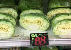 Half portion of sweet cabbage sold at 77 eurocents.
