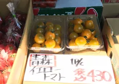 We found these yellow cherry tomatoes at the Tsukiji Fish Market; a half clamshell is sold at €3,78.