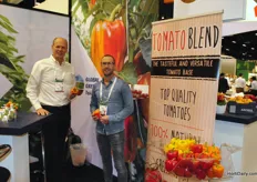 Arno Verboom and Marcel van der Pluijm, Global Green Team, with the Enjoya two colourd pepper and the Tomato Blend