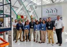 The team of Asesores en Invernaderos with its international group of suppliers.