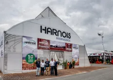 The Harnois team in front of their 16.20 meter wide Luminosa demo greenhouse of which they have built 5 hectares so far in Mexico.