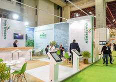 Also Van Iperen was present in the fertilizer hall.