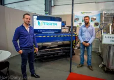 Traita Service is a French company that helps growers to clean out their greenhouses during the crop change. They have several machines from van der Waay and Weterings available.