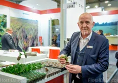 Dick Verweij of Van der Knaap presented a new, smaller version of their orchid plug.