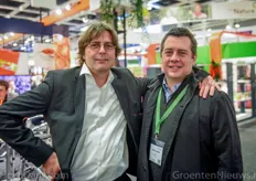 HortiDaily.com and FreshPlaza.com publisher Pieter Boekhout welcomes Chris Veillon of NatureFresh Farms at his booth.