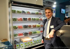 Ivo Hendriks, Perfotec, shows the final product: packings with an extended shelf life