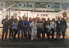 Business without borders: a group of growers and suppliers from Italy, Russia, Mexico, Turkey, The United States, China and many more countries united at the booth of P-TRE for a drinks party!