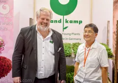 Jürgen von den Driesch from Brandkamp and his dealer Suwath Singtothong from Kanok Seed.