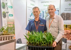 Lee Boon Kok of Humibox is a supplier to the Malaysian Oilpalm, Mucuna and Rubber tree propagation industry. He works closely together with Peter Sallaets of Belgian substrate supplier Greenyard.