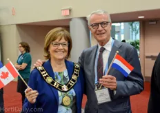 Sandra Easton, Mayor of Lincoln, Ontario and Dutch Agricultural Counselor Ton Akkerman of the Netherlands Embassy in Washington, D.C. Just like Akkerman, Mayor Easton is very pro-greenhouse. We didn't knew she reads HortiDaily every now and then!