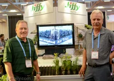 Kent and Roelof of Jiffy promoting the Jiffy Air Tray.