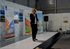 Margriet Leemhuis, the Dutch Ambassador to Mexico, welcomed everbody at the Orange Agro Buffet.