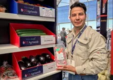 Salvador Hurtardo of U.S. Agriseeds shows their new roma tomatoes.