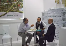 Grodan’s Yakup Tolga Coskun in conversation with some visiters
