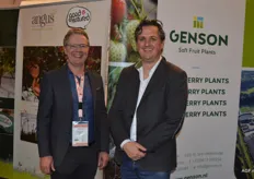 Edward van den Eijnden van Angus International met Genson Soft Fruit Plants. Zij hebben een samenwerking voor de ontwikkeling van nieuwe berry variëteiten.