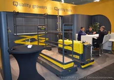 "Joris Bogaerts of Bogaerts Logisitics is a busy man. The slogan "Quality growers use Quality tools" makes that the booth is popular"