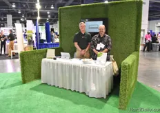 Doug Harding & Carmine Malanga with Contain, the alternate finance provider of choice to indoor farmers http://www.hortidaily.com/article/35722/US-Newbean- Capital-launches-finance-arm-to-support-indoor-ag