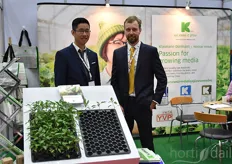 Michal Hwang & Bert Desmet showing the Growcoon on behalf of Klassman-Deilman. The Growcoon was recently tested on commercial scale by two Australian growers and after investing in the Dispenser they are expected to grow with the plug on larger scale. Also in Taiwan, Japan and China the plug is gaining ground.