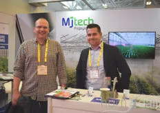 Marco de Bruin grows lettuce in Minnesota and is a fervent user of the MJ Tech high pressure fog system, shown by Ruud van Aperen with MJ Tech
