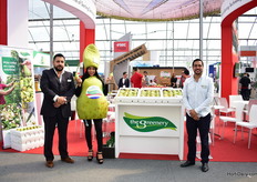 Frank Ocampo of the Greenery exhibiting their Dutch Conference pears at the booth of Aweta.