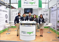 The team of PSI Plastic presenting their new spacers; one for the berry production (second on the right) and one for the tomato, cherry tomato and pepper production. This Mexican company currently supplies nationally, but is eager to expand in South and North America.