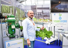 Miguel Grego  of Smarthydro presenting their hysroponic and hydrotech systems. It is an Italian company that has a distributor in Mexico. They just started to supply the Mexican growers three years ago and sees an increase in demand.